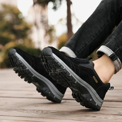 Men's Outdoor Lightweight Non-slip Walking Shoes Slip-On Hiking Shoes Sneakers