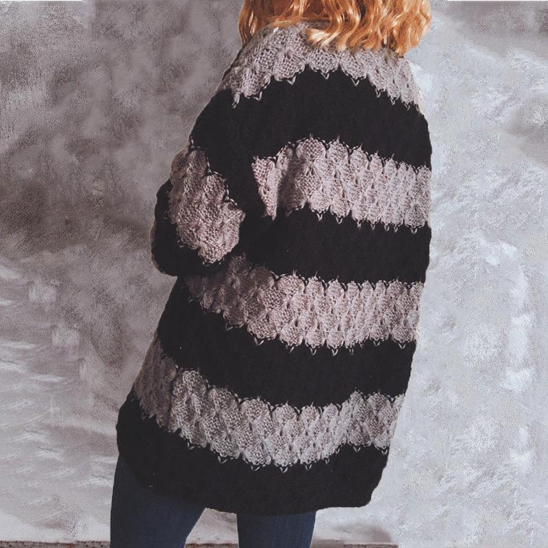 STYLISH COLOR BLOCK PRINT ROUND NECK SWEATER